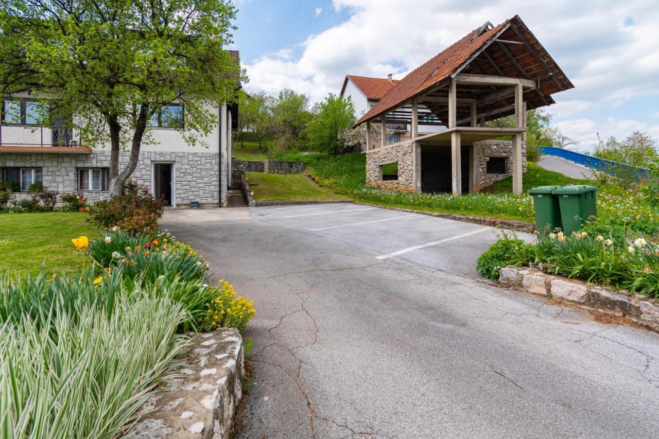 Apartments With A Parking Space Slunj, Plitvice - 18152 Εξωτερικό φωτογραφία